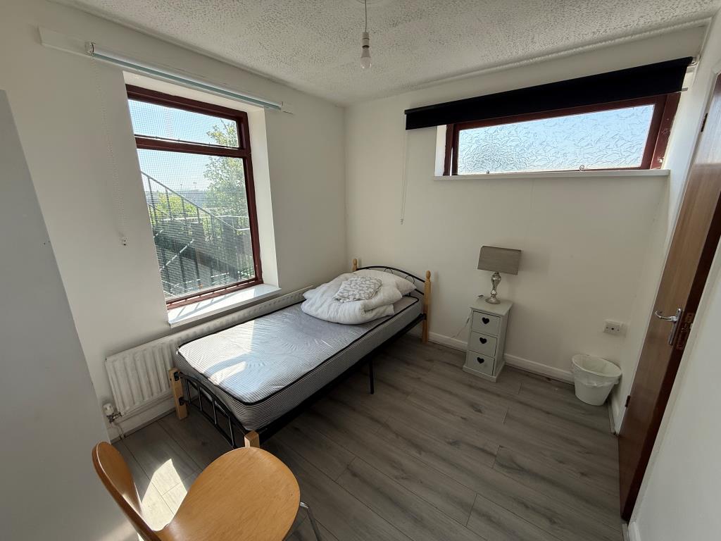 Lot: 82 - FORMER GUEST HOUSE - Bedroom 5